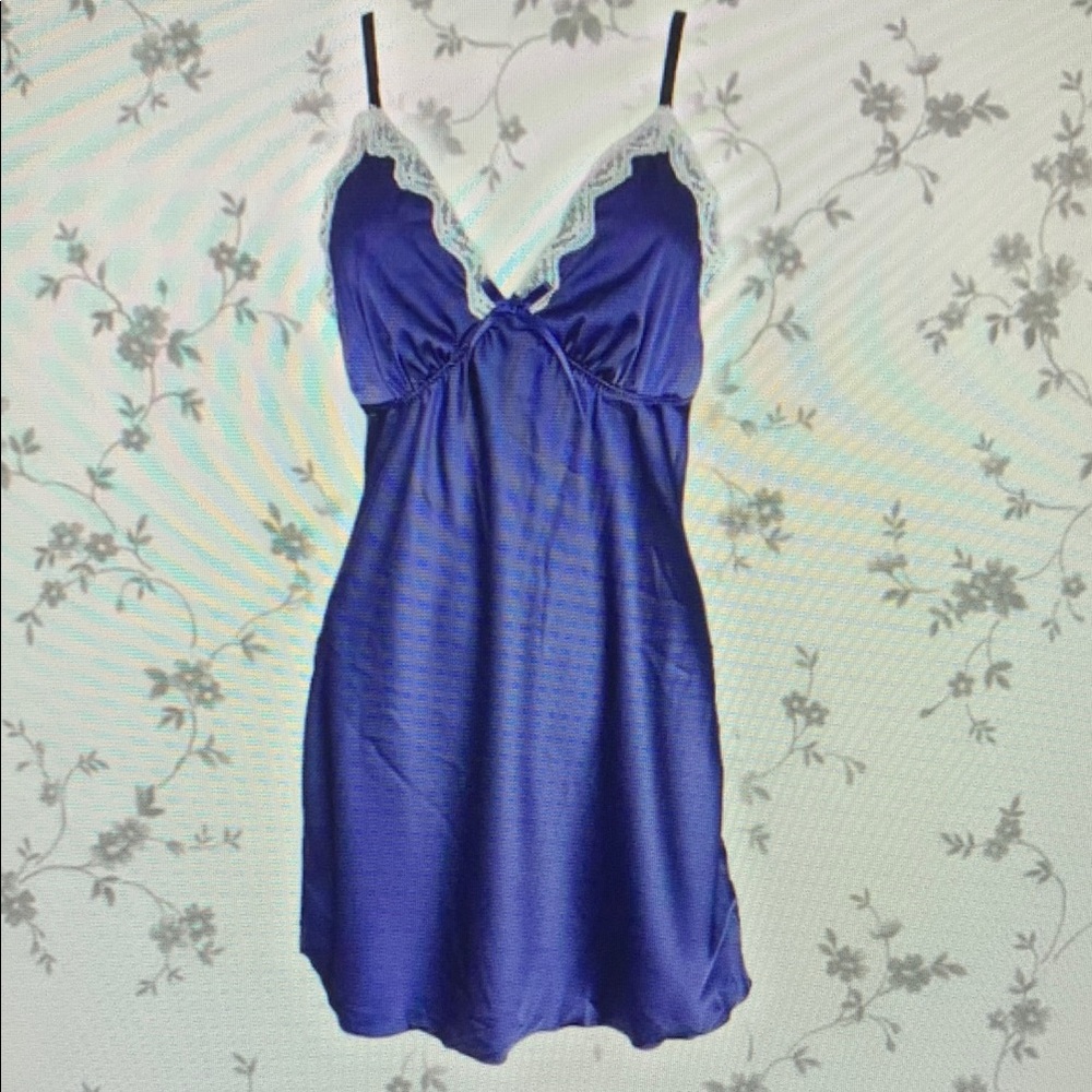 Elegant Purple Lace Trim Nightgown